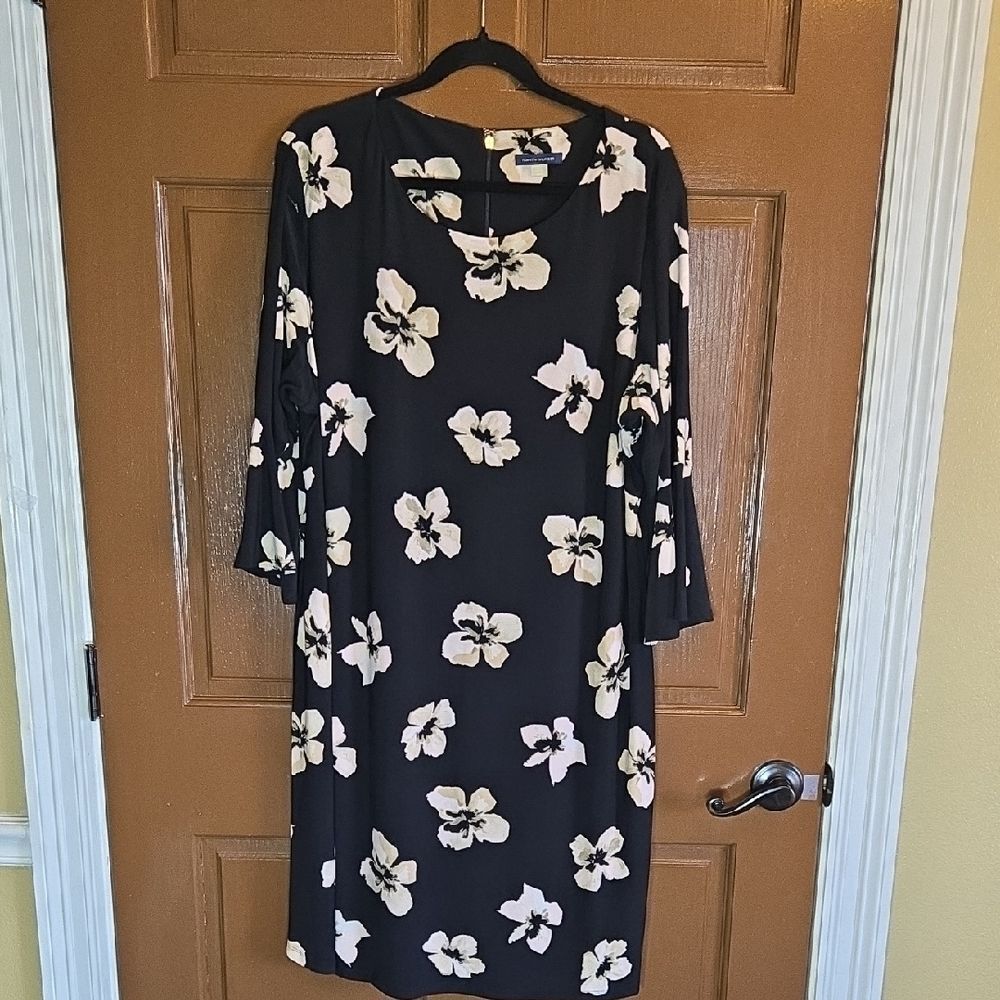 Tommy Hilfiger-Blk jersey dress with tan flowers , 3/4  bell sleeves Sz 20W.